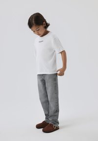 Джинсы Джинсы