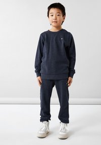 Пуловер Пуловер