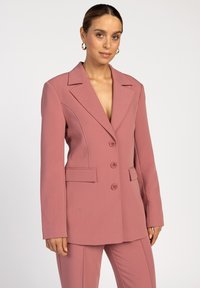 Костюм Костюм