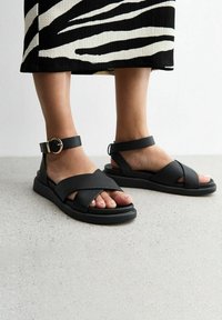 Сандалии Сандалии