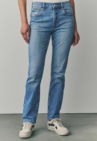 Узкие джинсы Узкие джинсы