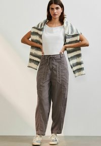 Широкие брюки Широкие брюки