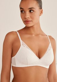 Бюстгальтер Бюстгальтер