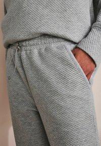 Спортивные штаны Спортивные штаны