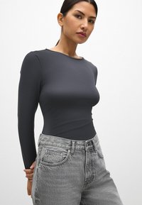 Лонгслив Лонгслив