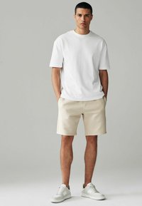 Шорты Шорты