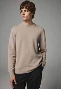 Пуловер Пуловер