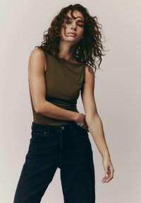 Топ на бретельках Топ на бретельках