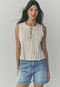 Джинсовые шорты Джинсовые шорты