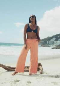 Широкие брюки Широкие брюки