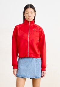 Спортивная куртка Спортивная куртка