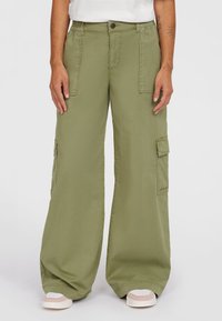 Брюки с накладными карманами Брюки с накладными карманами