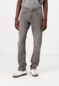 Прямые джинсы Прямые джинсы