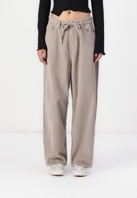 Широкие брюки Широкие брюки