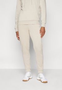 Спортивный костюм Спортивный костюм