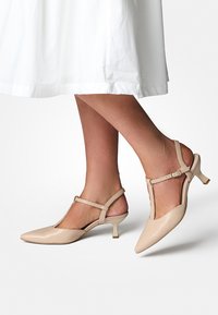 Туфли с ремешком Туфли с ремешком