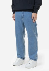 Свободные джинсы Свободные джинсы