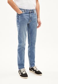 Узкие джинсы Узкие джинсы