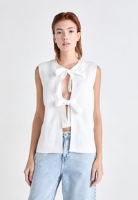 Вязаный жилет Вязаный жилет