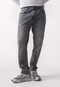 Узкие джинсы Узкие джинсы