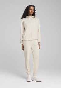 Спортивная куртка Спортивная куртка