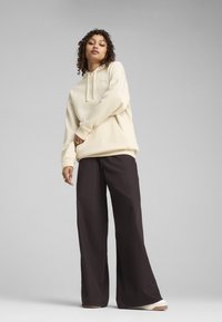 Пуловер с капюшоном Пуловер с капюшоном