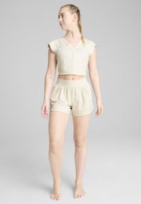 Шорты Шорты