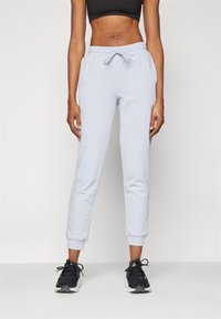 Спортивный костюм Спортивный костюм