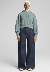 Пуловер с капюшоном Пуловер с капюшоном