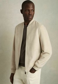 Куртка бомбер Куртка бомбер