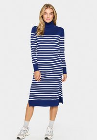 Вязаное платье Вязаное платье