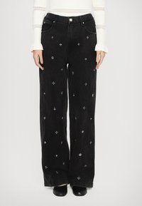 Джинсы бойфренда Джинсы бойфренда