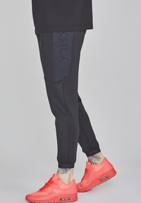 Спортивные штаны Спортивные штаны