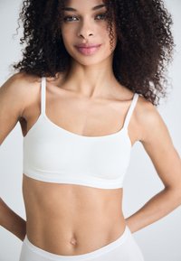 Бюстгальтер Бюстгальтер