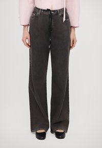 Джинсы бойфренда Джинсы бойфренда