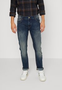 Узкие джинсы Узкие джинсы