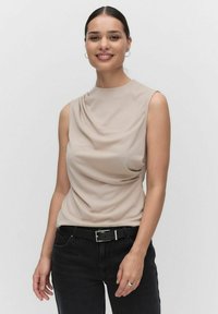 Блузка без рукавов Блузка без рукавов