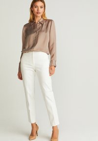 Узкие брюки Узкие брюки