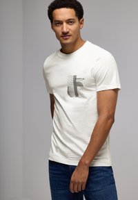 Футболка Футболка