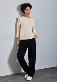 Пуловер с рукавом три четверти Пуловер с рукавом три четверти