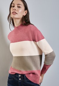 Пуловер в полоску Пуловер в полоску