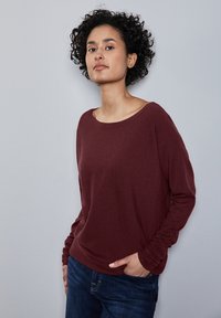 Пуловер Пуловер