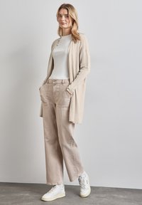 Длинный кардиган Длинный кардиган