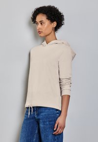 Пуловер с капюшоном Пуловер с капюшоном