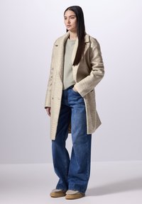 Шерстяное пальто Шерстяное пальто