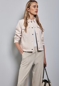 Джинсовая куртка Джинсовая куртка