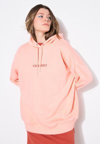 Пуловер с капюшоном Пуловер с капюшоном