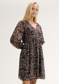 Короткое платье Короткое платье