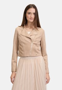 Короткая куртка Короткая куртка