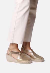 Туфли на танкетке Туфли на танкетке